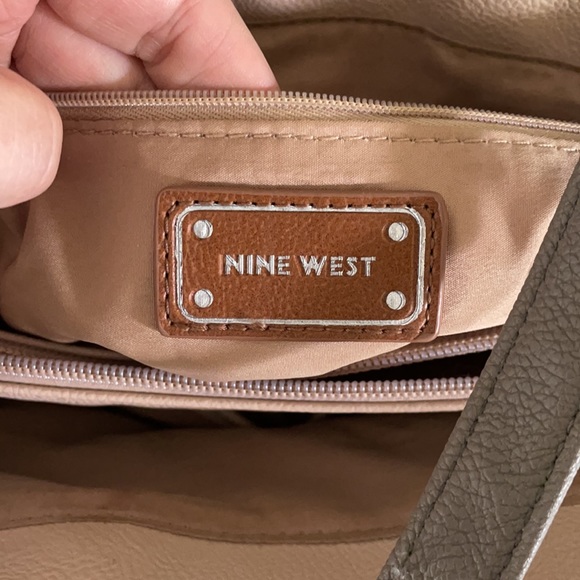 Nine West Purse Like New! - Picture 5 of 8